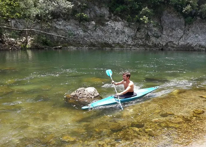 Villa Hillside Retreat In *