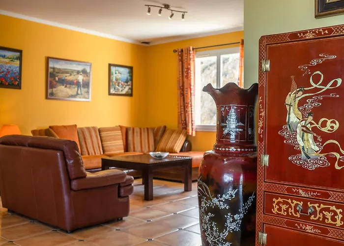 Hillside Retreat In Villa Roquebrun